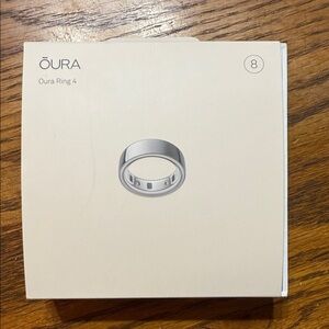 Oura Ring 4 - Elegant Silver Finish